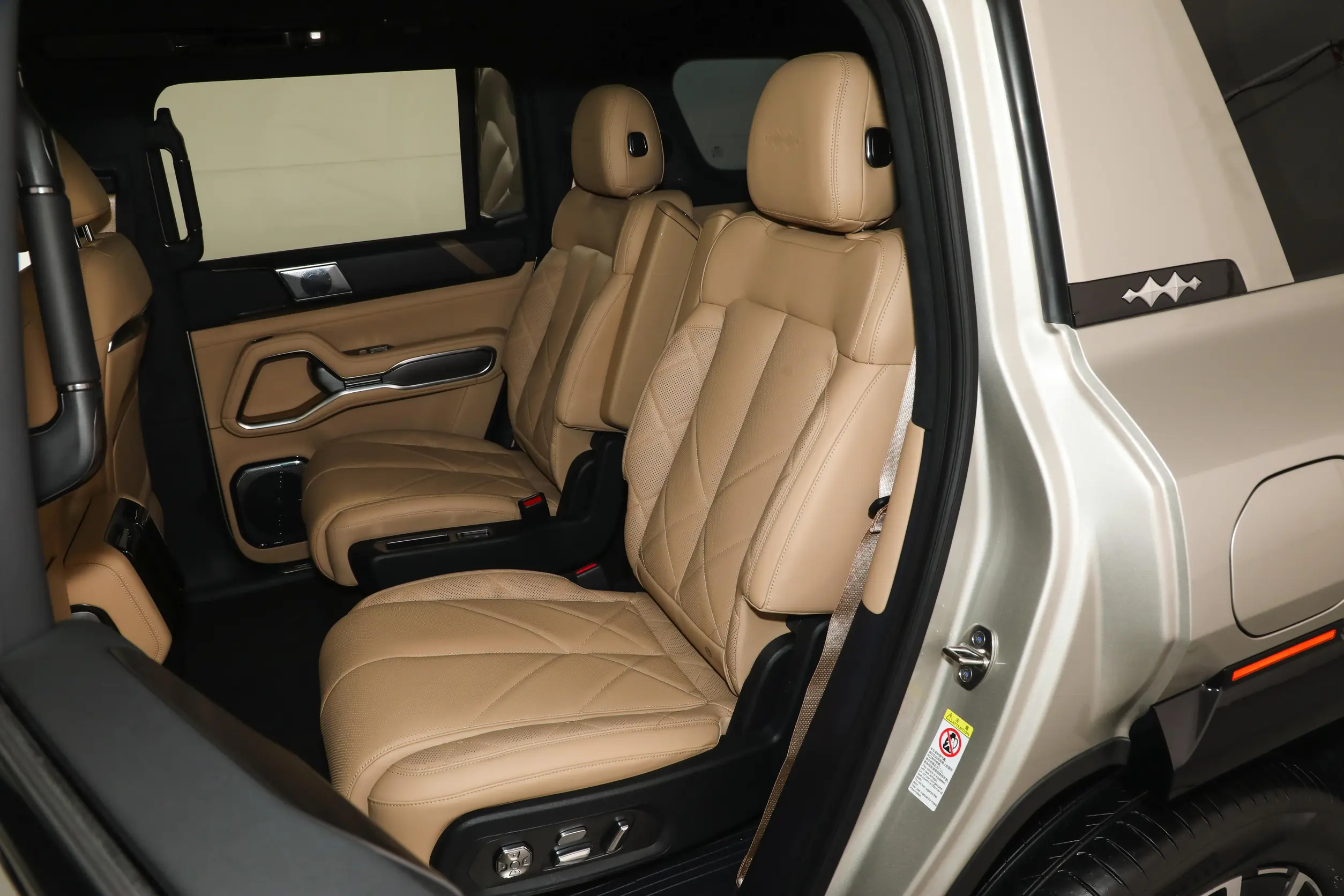 
								BYD LEOPARD 8 full									