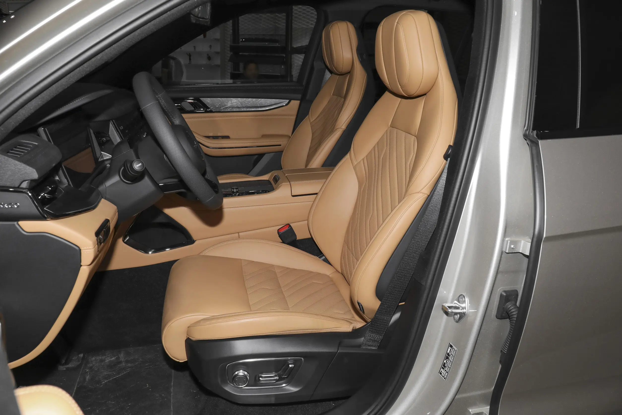 
								LYNK&CO 09 2025 full									