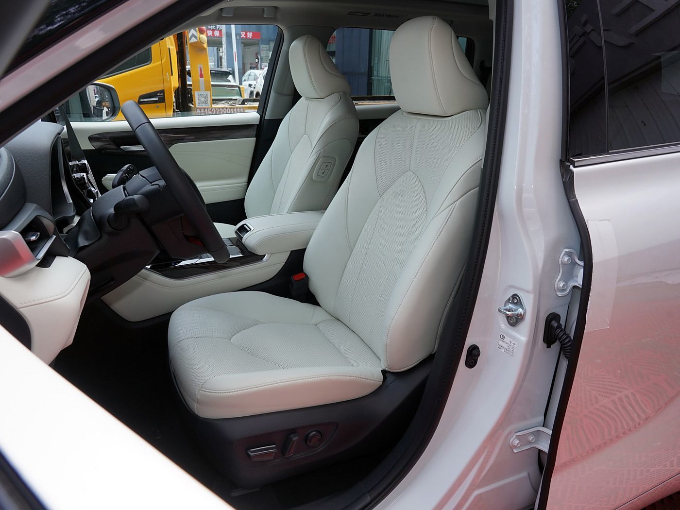 
								TOYOTA HIGHLANDER 2025 full									