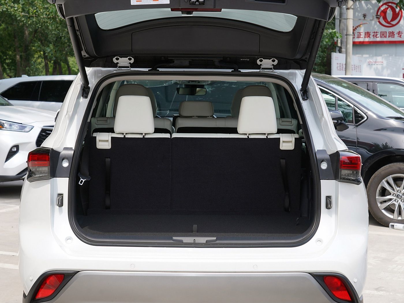 
								TOYOTA HIGHLANDER 2025 full									